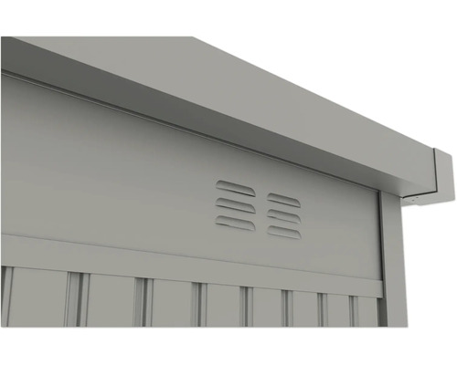 Detailní pohled na kovový zahradní box s větracími otvory