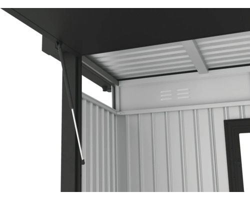 Detailní pohled na zahradní altán s otevřeným oknem a plynovou pružinou