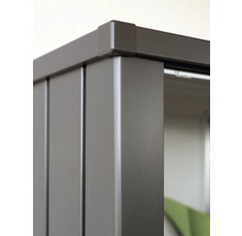 Detailní pohled na kovový box na nářadí