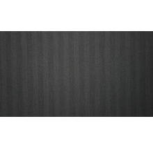 Detail šedého koberce s pruhovaným vzorem