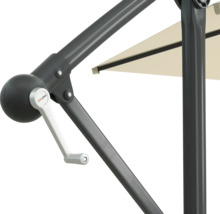 Detailní záběr slunečníku s klikovým mechanismem a logem Soluna