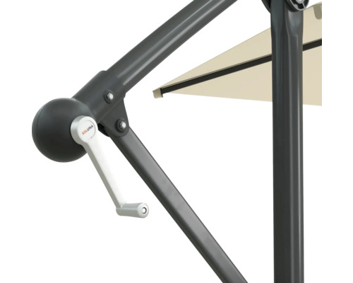 Detailní záběr slunečníku s klikovým mechanismem a logem Soluna