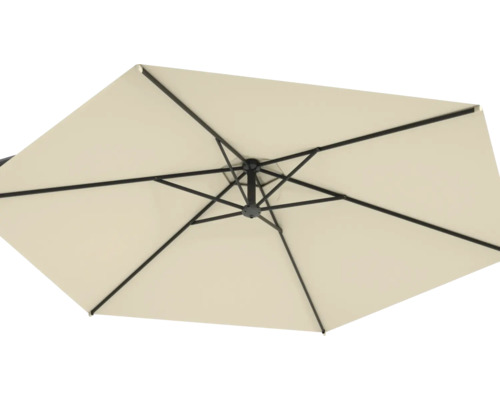 Pohled shora na slunečník s žebry