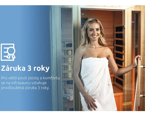 Žena před infrasaunou s tříletou zárukou