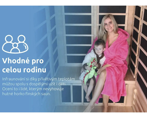 Žena a dítě sedí v infrasauně.
