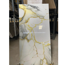 Dekorační dlaždice s mramorovou strukturou a zlatými akcenty