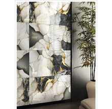 Nástěnná dekorace s obklady se vzhledem mramoru a zlatými akcenty