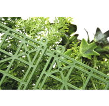 Detail dvou propojených prvků umělého živého plotu