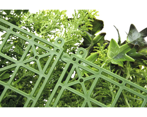 Detail dvou propojených prvků umělého živého plotu