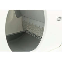 Vnitřní pohled na kočičí toaletu se sítem a logem Trixie.