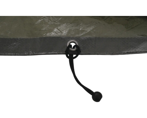 Detailní záběr oka s gumovým napínákem na plachtě.