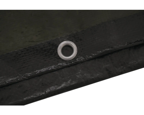 Detailní záběr plachty s očkem pro upevnění