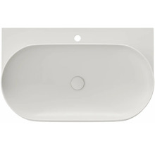 Pohled shora na keramické umyvadlo