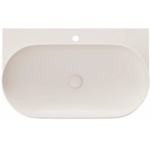 Pohled shora na oválné umyvadlo s otvorem pro kohoutek