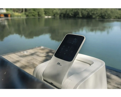 Ovládací prvek vířivky u jezera