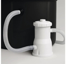 Bílý jezírkový filtr s hadicí a černou jezírkovou nádobou