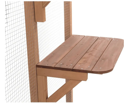 Dřevěná plošina pro zvířecí výběh