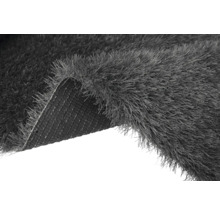 Umělá tráva s vysokým vlasem