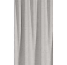 Textilní závěs se záhyby a texturou