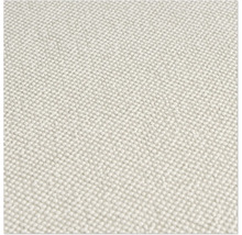 Detail světlé textilní tapety s jemnou strukturou