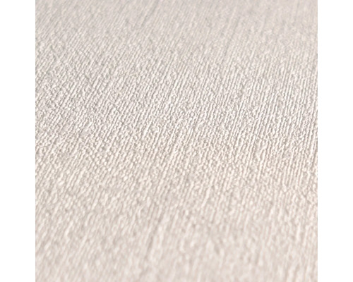 Detail bílé textilní tapety s jemnou strukturou