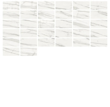 Uspořádání obkladů s mramorovým vzhledem.