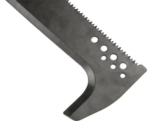 Detail čepele sekery se zubatým ostřím a otvory