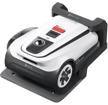 Robotická sekačka na trávu na nabíjecí stanici