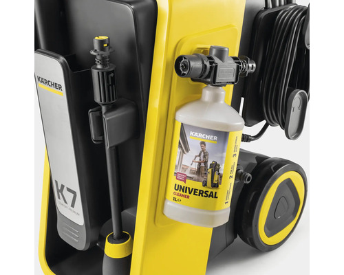 Vysokotlaký čistič Kärcher K7 s univerzálním čisticím prostředkem