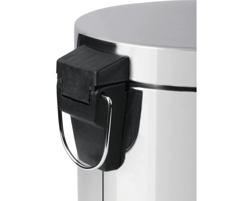 Detailní pohled na víko a mechanismus pedálového koše z kovu