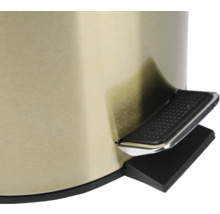 Detail nožního odpadkového koše s pedálem