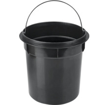 Černý kbelík s kovovou rukojetí