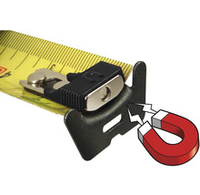 Detailní pohled na svinovací metr s magnetem