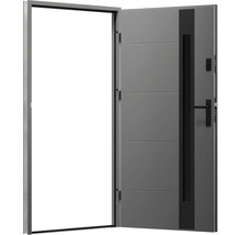 Otevřené venkovní dveře s rámem a klikou