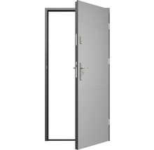 Otevřené venkovní dveře s klikou a zámkem