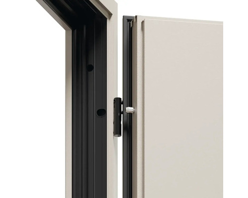 Detail interiérových dveří s černým rámem a klikou