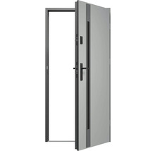 Otevřené šedé vchodové dveře s rámem a klikou