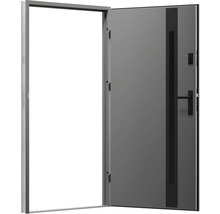 Otevřené šedé venkovní dveře s kováním