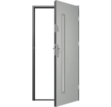 Otevřené vchodové dveře se skleněnou vložkou a klikou