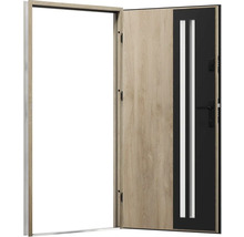 Otevřené venkovní dveře se skleněnými vložkami