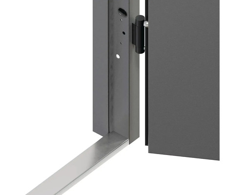 Detail rámu dveří s pantem a podlahovou lištou