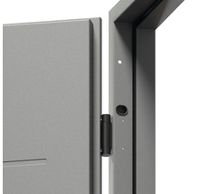 Detailní pohled na dveře s rámem a závěsem