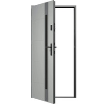 Otevřené vchodové dveře s klikou a bezpečnostním zámkem