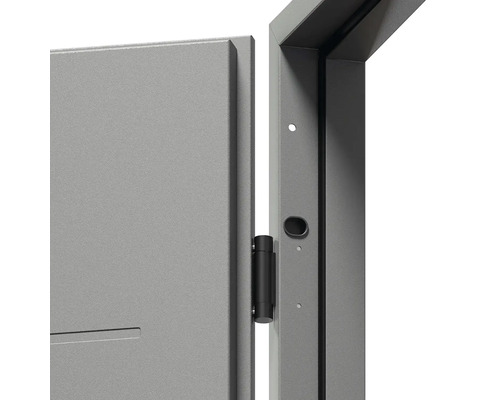 Detail šedých dveří s pantem v rámu dveří