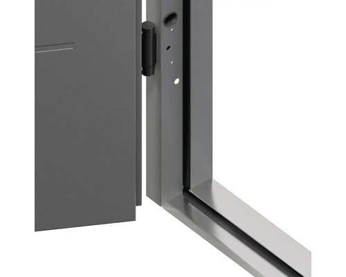 Detail interiérových dveří s rámem a závěsem