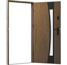 Otevřené vchodové dveře se skleněnou výplní a dřevěnou strukturou