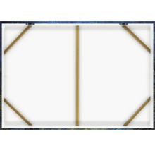 Zadní strana plátna s dřevěným rámem a závěsným zařízením