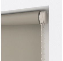 Vnitřní roleta u okna s řetízkovým ovládáním