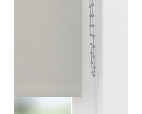 Roleta v okně s ovládacím řetízkem