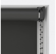 Roleta s řetízkovým ovládáním na okně